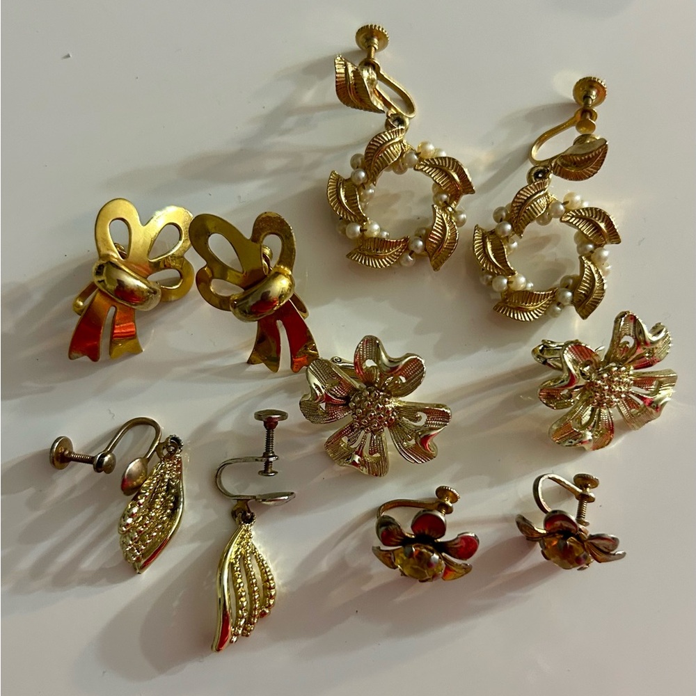 Vintage earrings gold tone set